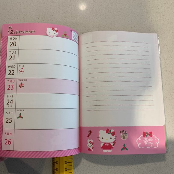 2011 HELLO KITTY PLANNER BRAND NEW - Picture 5 of 13
